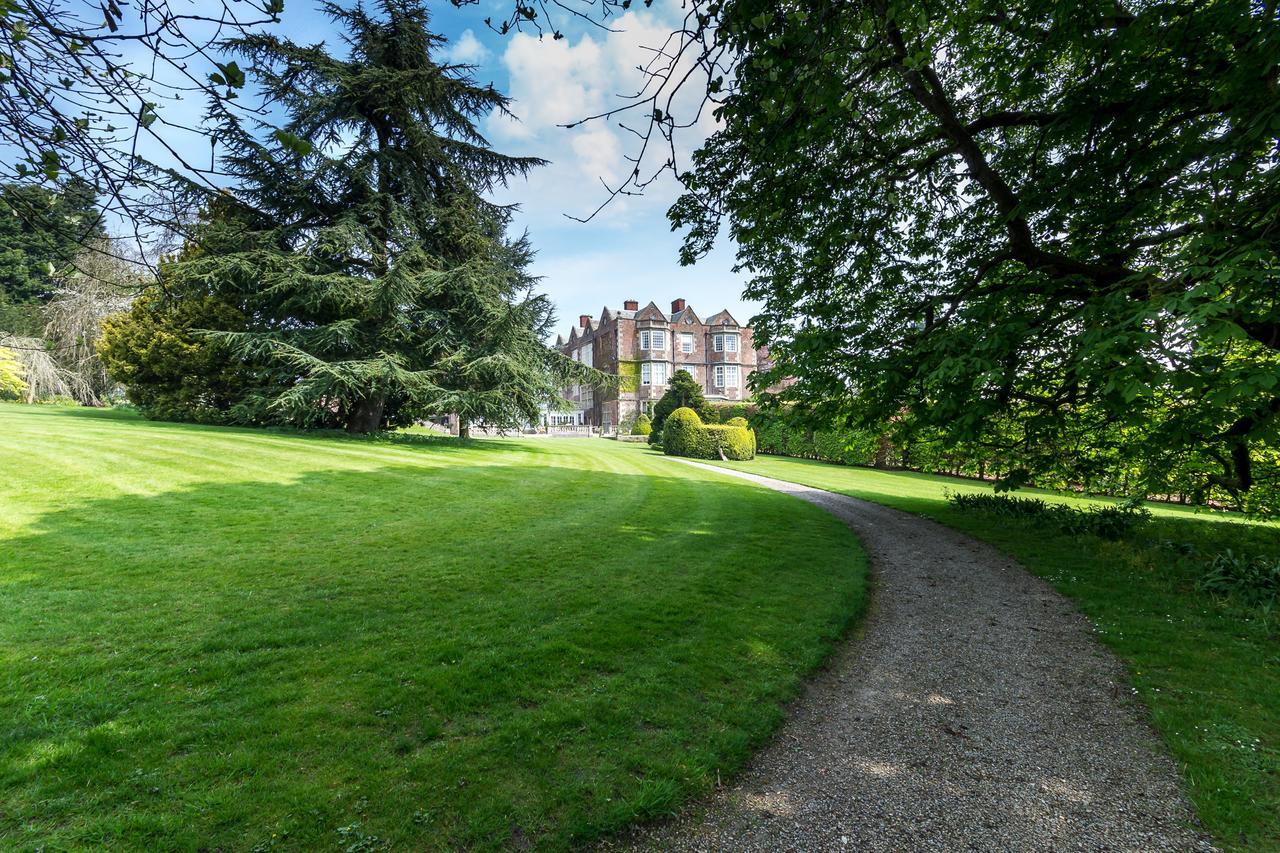 Goldsborough Hall Нерсборо Экстерьер фото